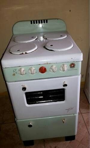 Fogão Antigo Branco e Verde