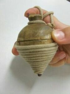 Peão de Madeira Antigo