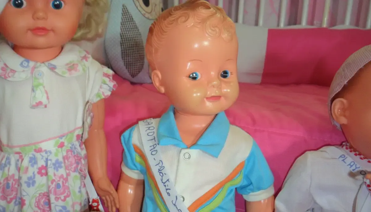 Boneco de Plástico Bolha Vintage e o Poder da Nostalgia Boneco de Plástico Bolha Vintage e o Poder da Nostalgia