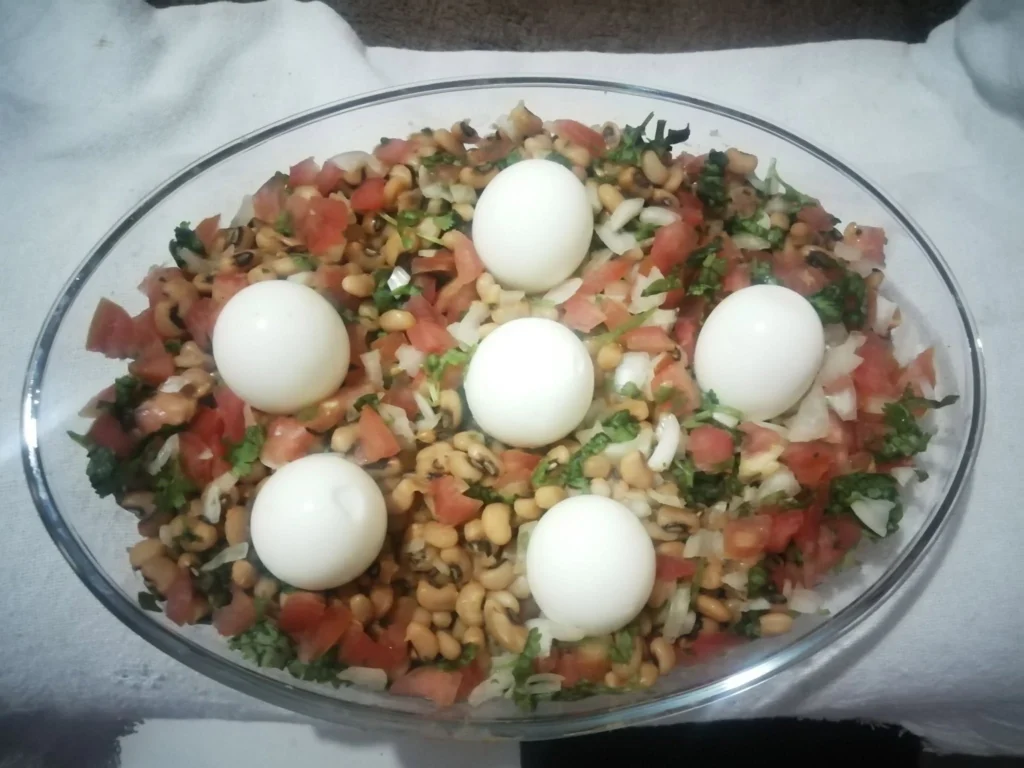 salada de Feijão fradinho com ovos cozidos