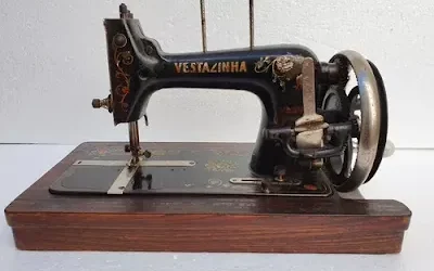 Maquina de Costura Manual Vestazinha Dietrich Vesta Original