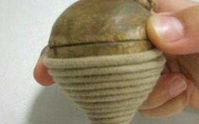 Peão de Madeira Antigo